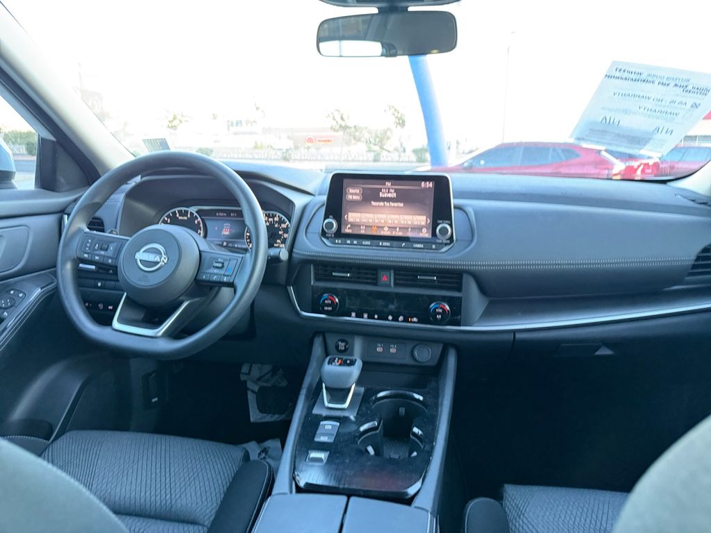 2024 Nissan Rogue SV photo 18