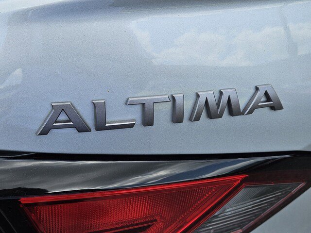 2025 Nissan Altima SV photo 14