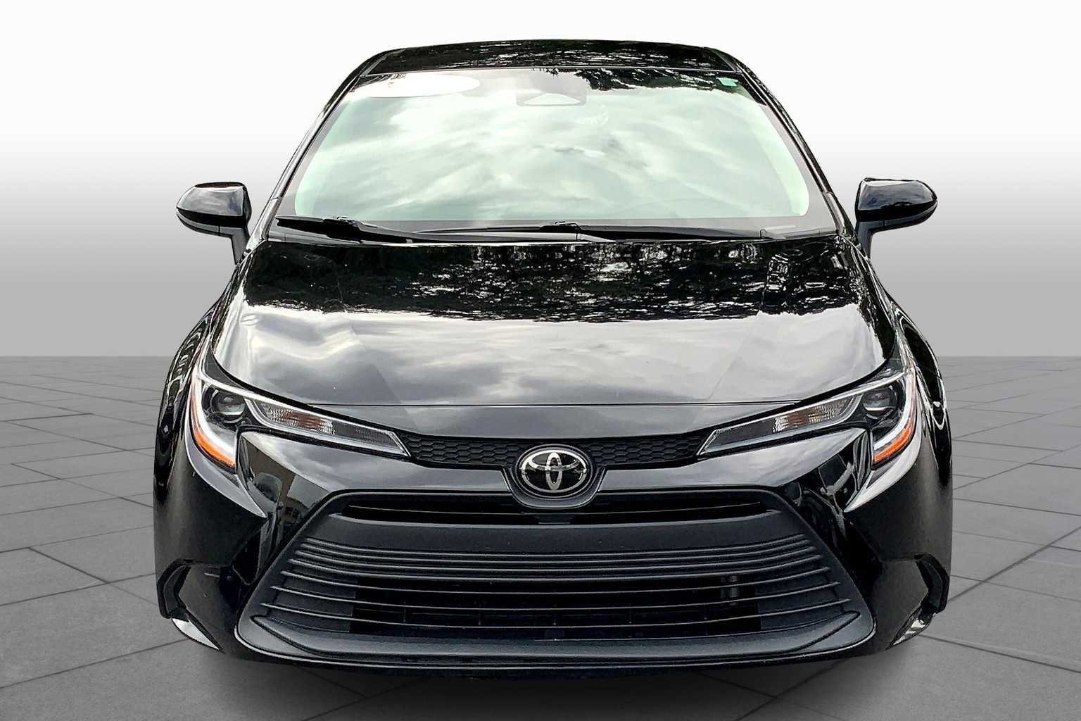 2024 Toyota Corolla LE photo 3