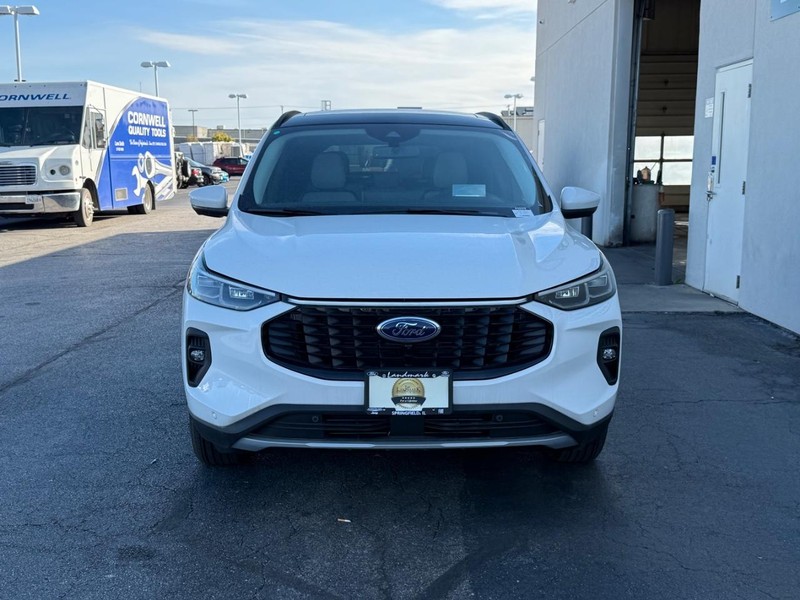 2024 Ford Escape Titanium photo 2