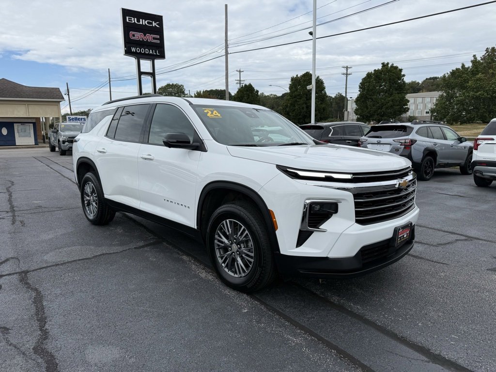 2024 Chevrolet Traverse 2LT's photo