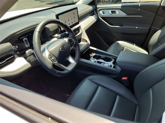 2025 Ford Explorer photo 3