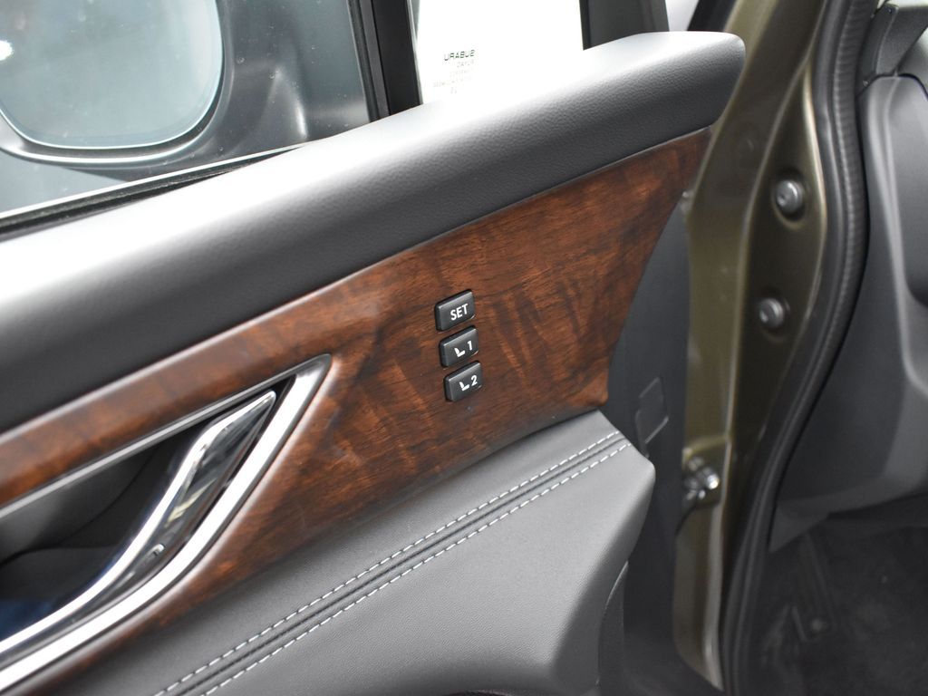 2025 Subaru Ascent Touring photo 5