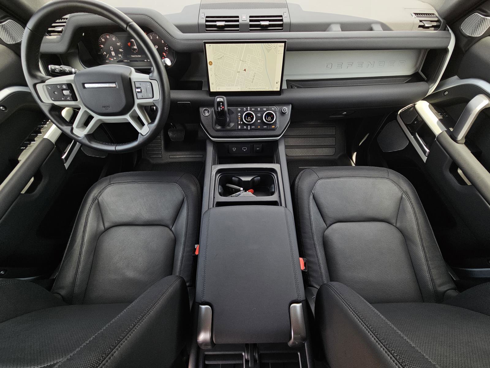 2024 Land Rover Defender X-Dynamic SE photo 36