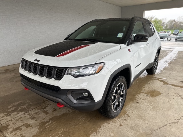 2025 Jeep Compass Trailhawk photo 2