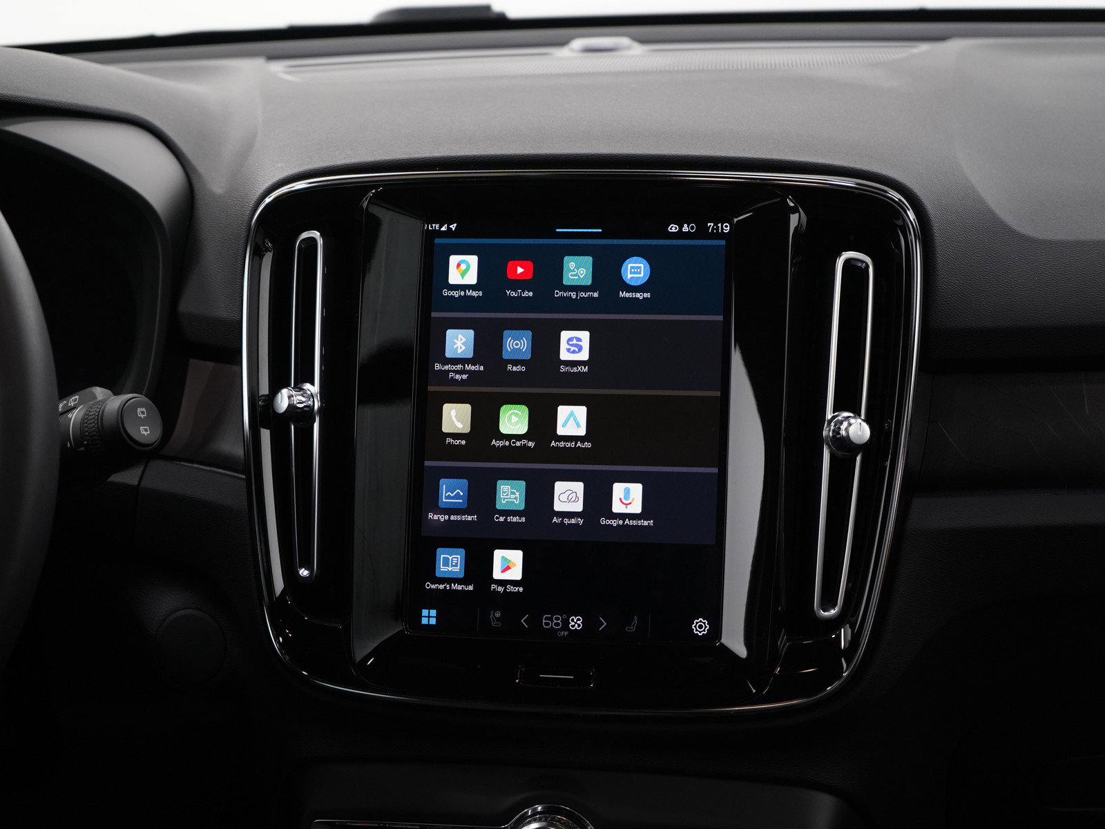 2023 Volvo XC40 Recharge Twin Plus photo 14