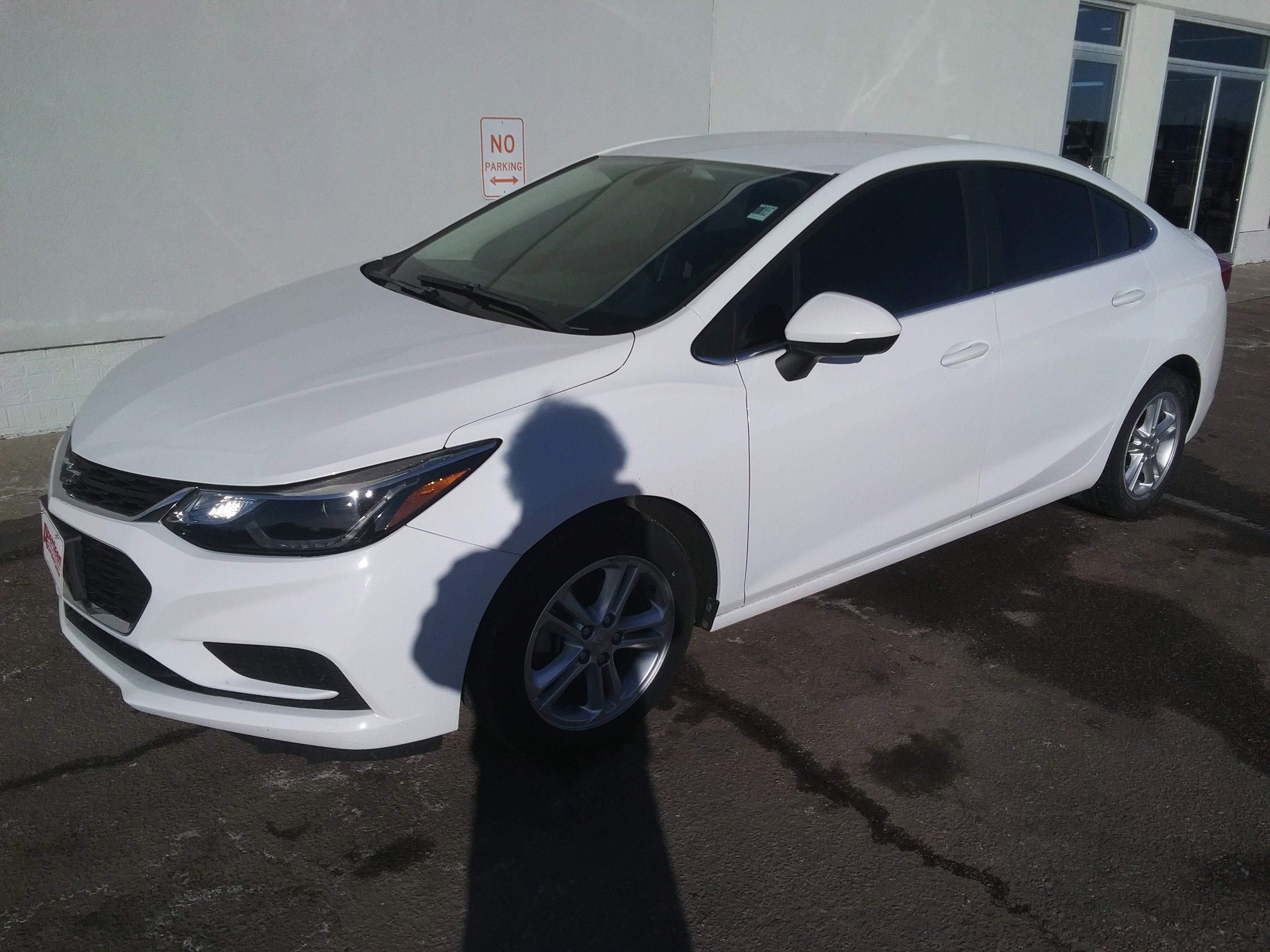 Used 2017 Chevrolet Cruze LT with VIN 1G1BE5SM9H7231935 for sale in Aberdeen, SD