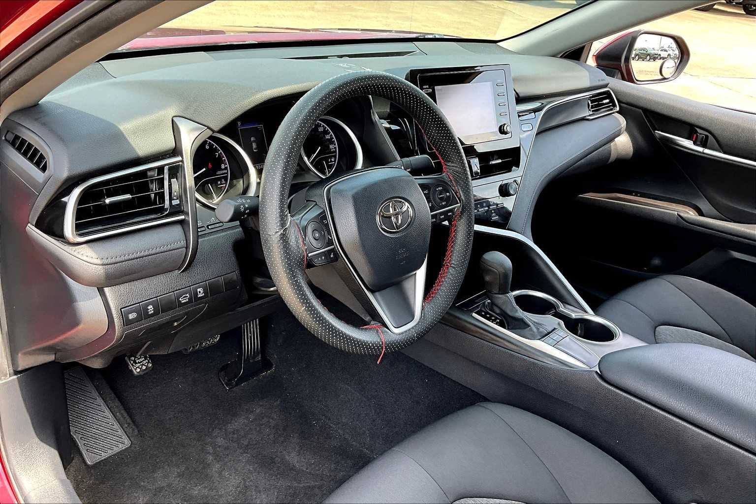 2022 Toyota Camry LE photo 17