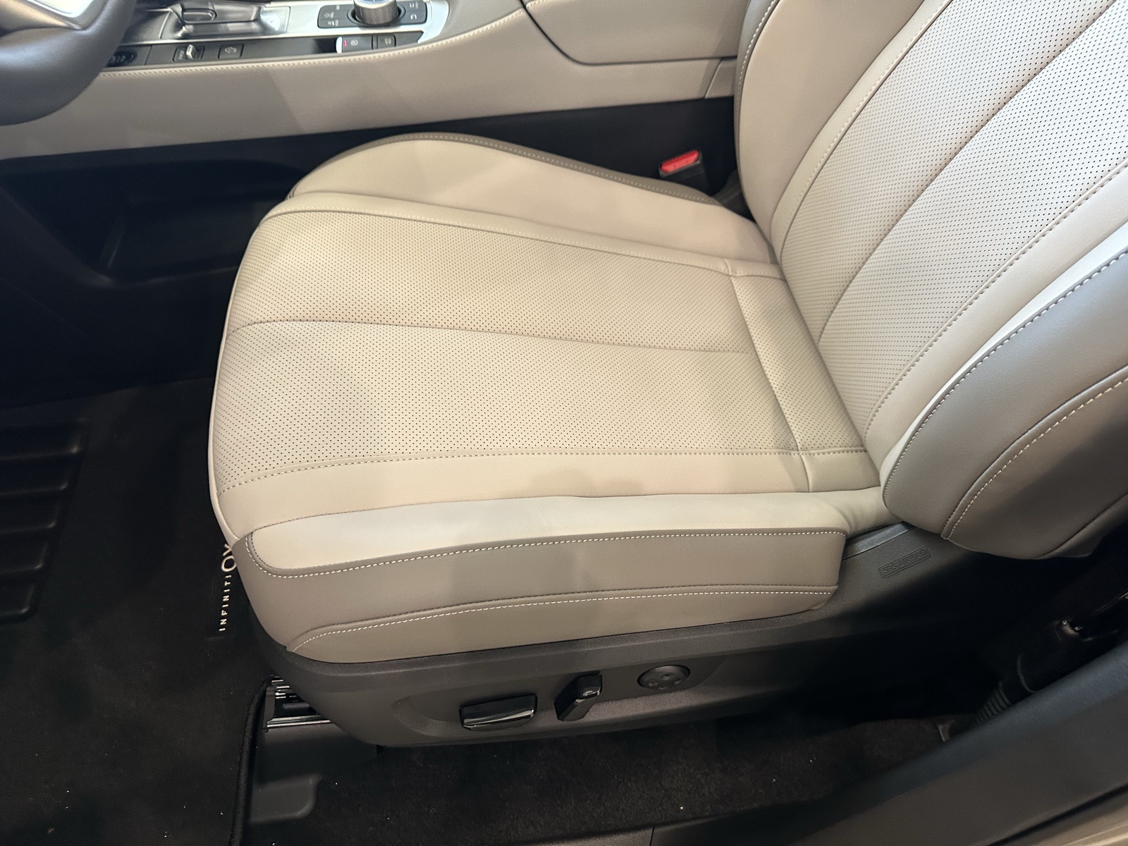 2026 Infiniti QX60 Luxe photo 13