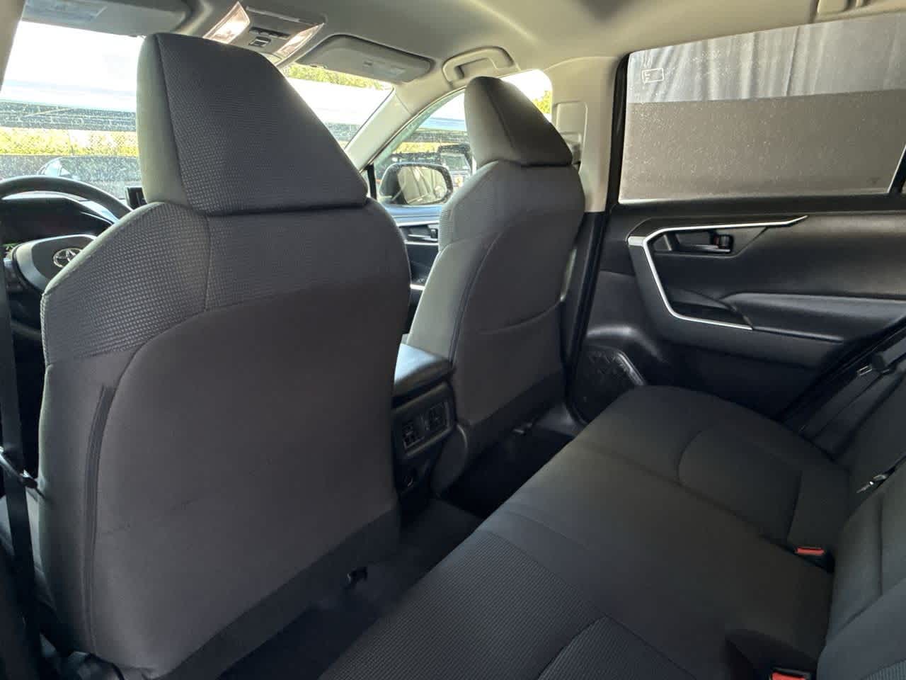 2022 Toyota RAV4 LE photo 21