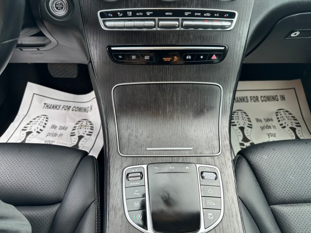 2022 Mercedes Benz GLC 300 photo 11