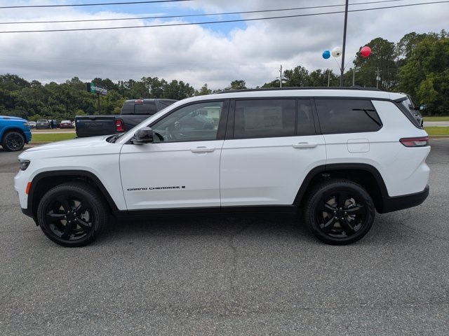 2025 Jeep Grand Cherokee Limited photo 2