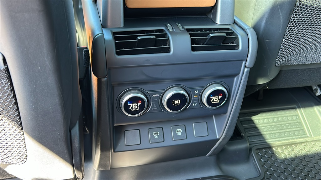 2024 Land Rover Defender 110 X-Dynamic SE photo 27