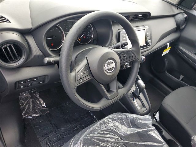 2025 Nissan Kicks Play S photo 9