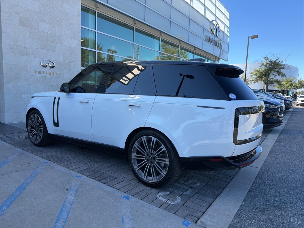 2025 Land Rover Range Rover SE photo 2