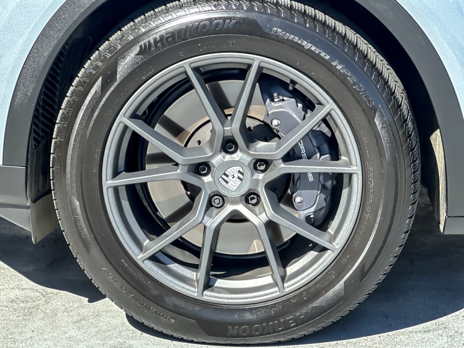 2025 Porsche Cayenne photo 24
