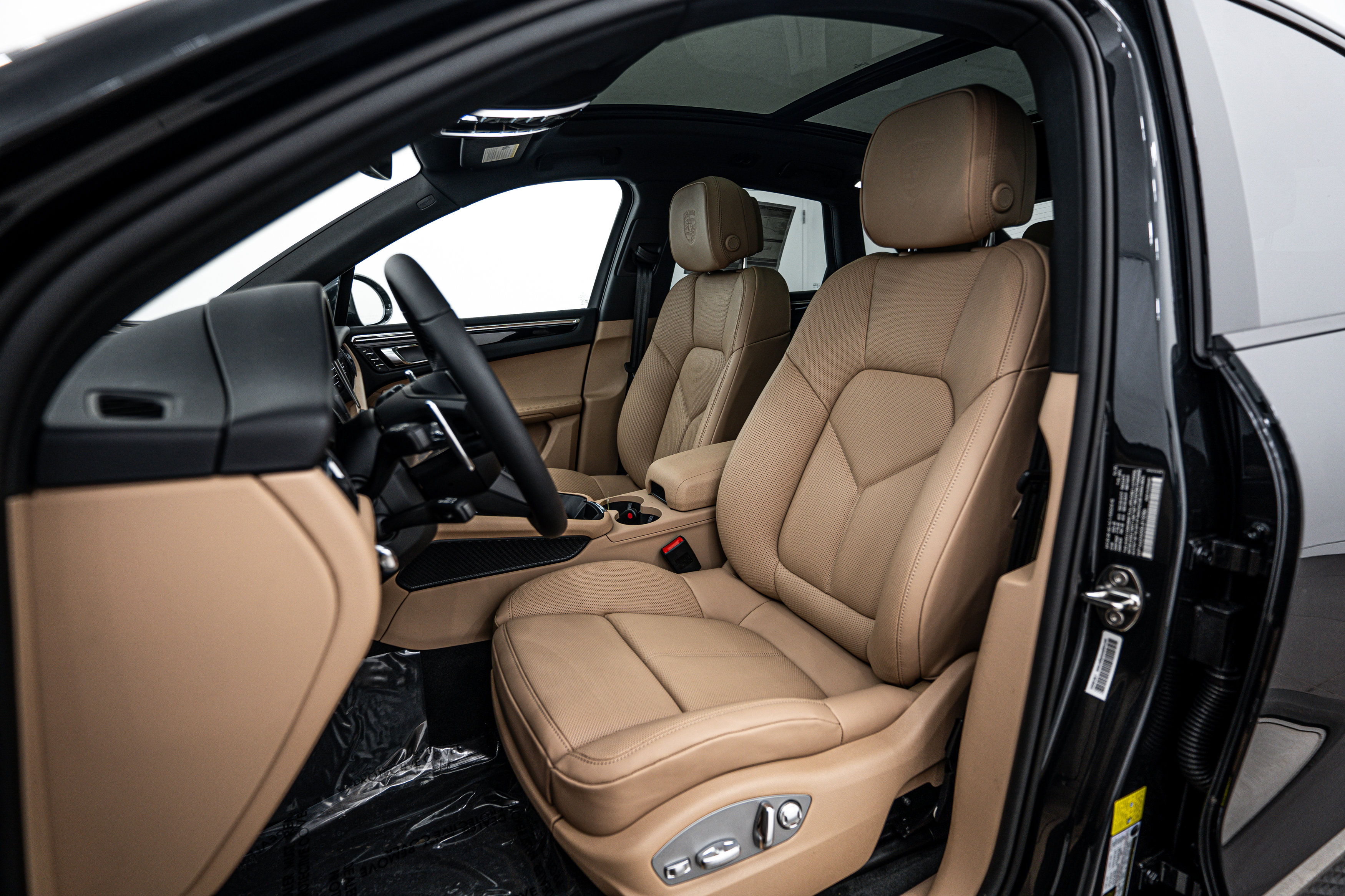 2025 Porsche Macan Base photo 4