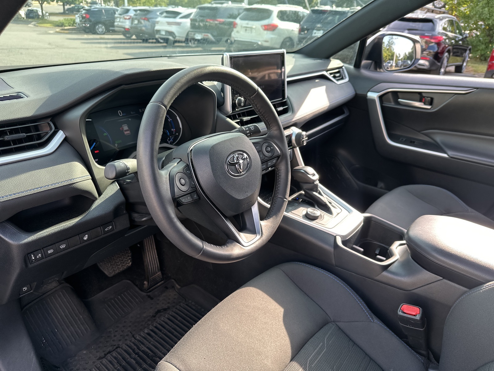 2023 Toyota RAV4 Hybrid SE photo 13