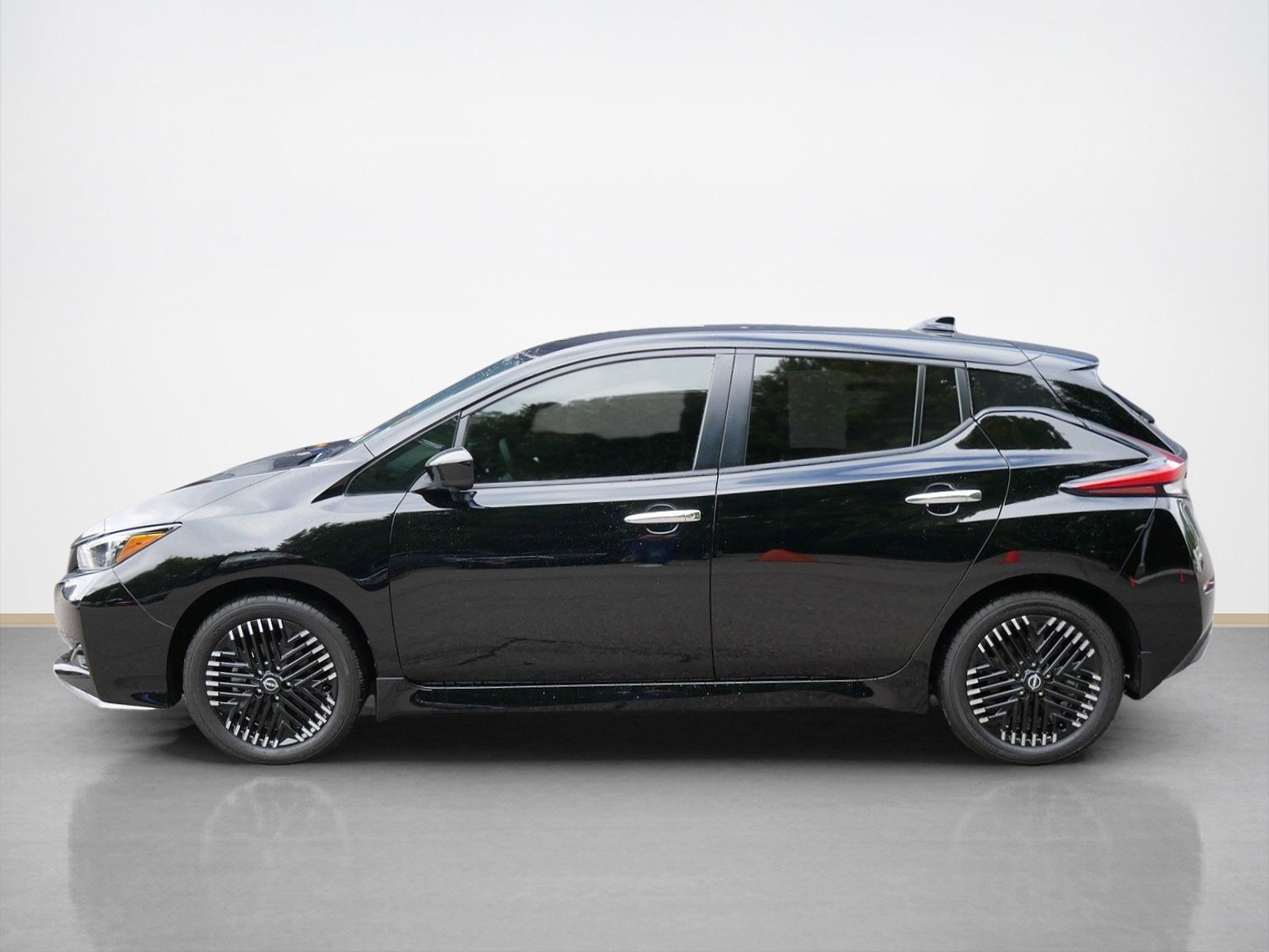 2025 Nissan Leaf SV Plus photo 6