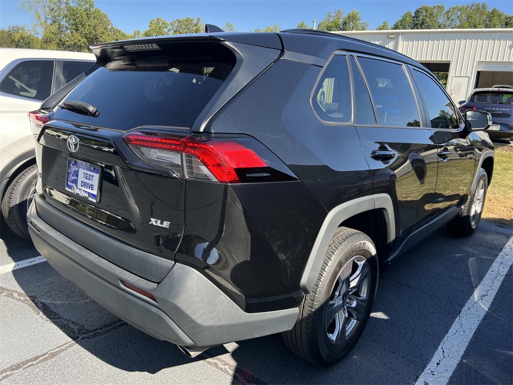 2023 Toyota RAV4 XLE photo 4