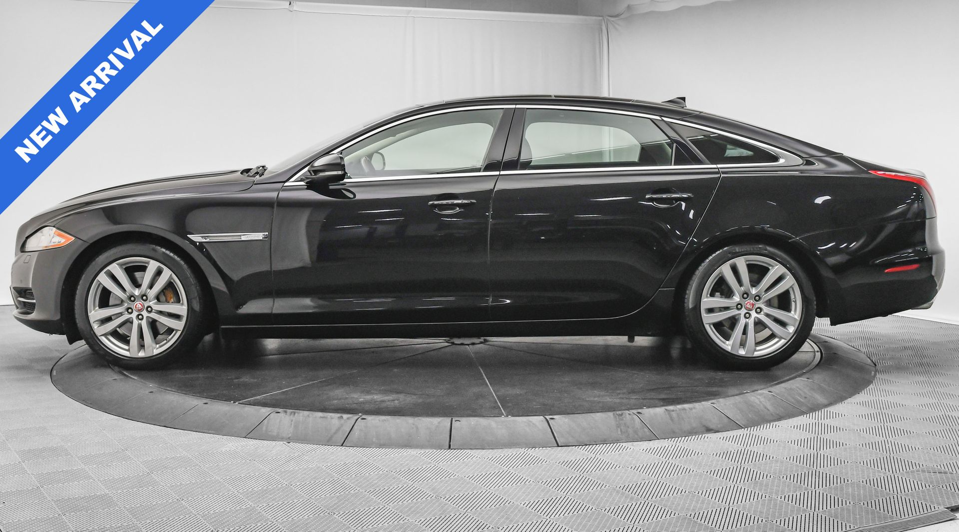 2015 Jaguar XJ XJL Portfolio photo 4