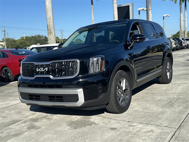 2025 Kia Telluride LX photo 2