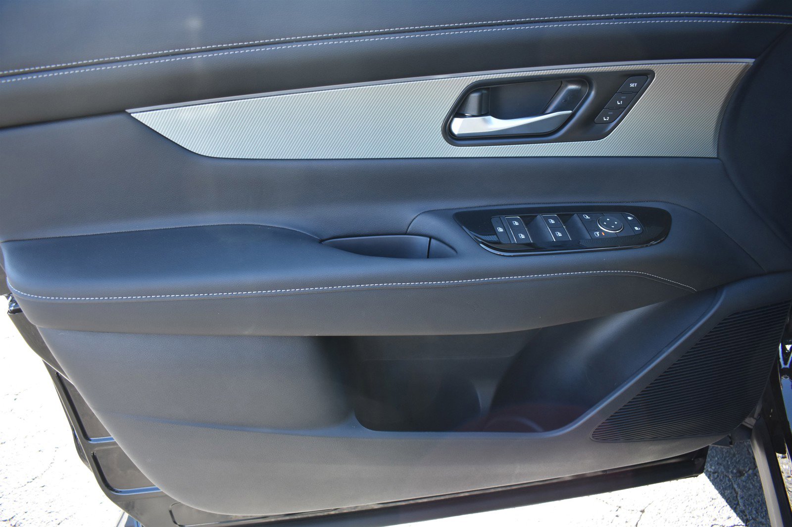 2025 Nissan Murano SL photo 11