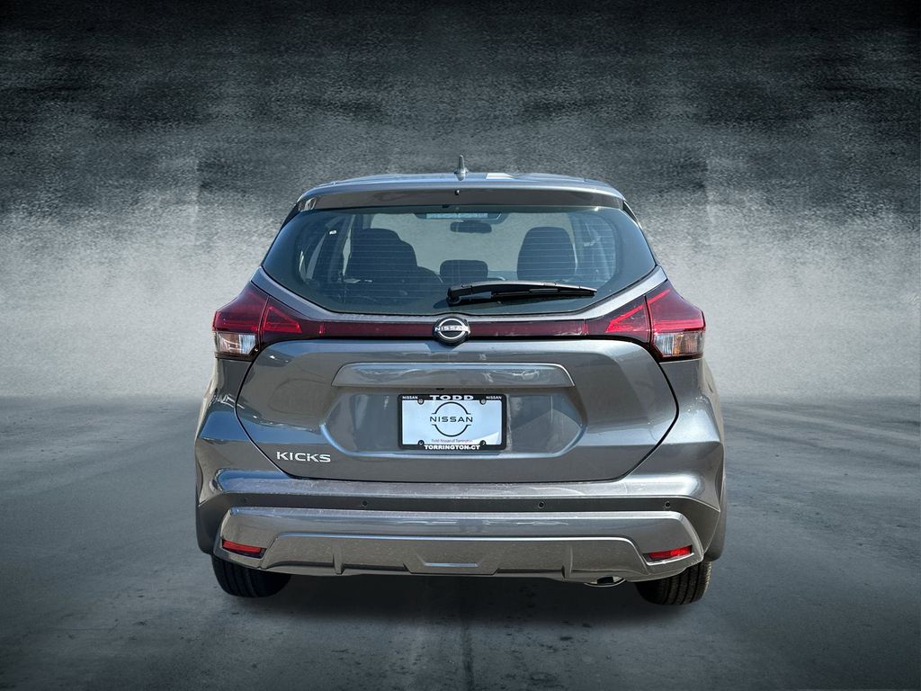 2025 Nissan Kicks Play S photo 3