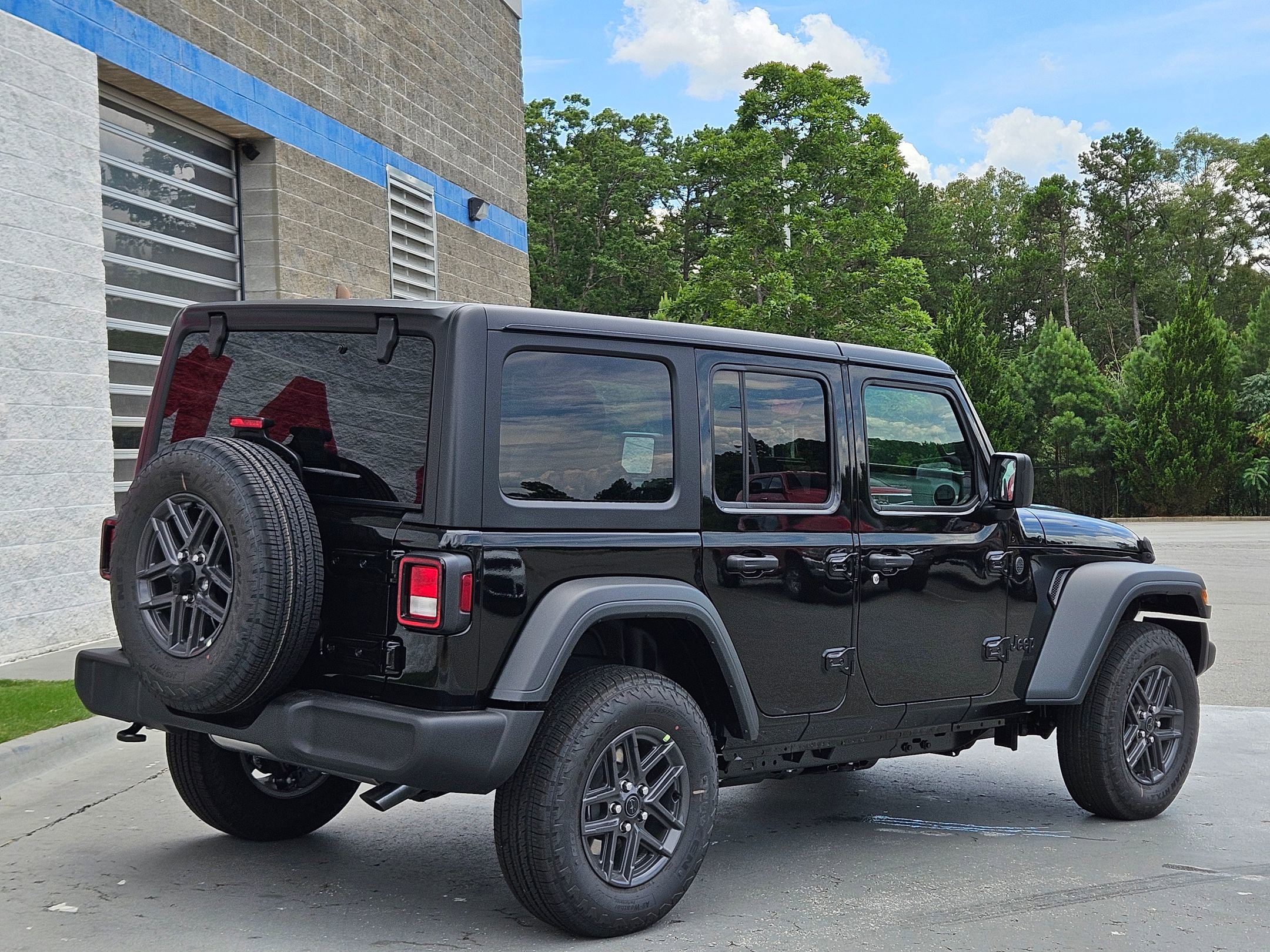 2025 Jeep Wrangler Sport S photo 7
