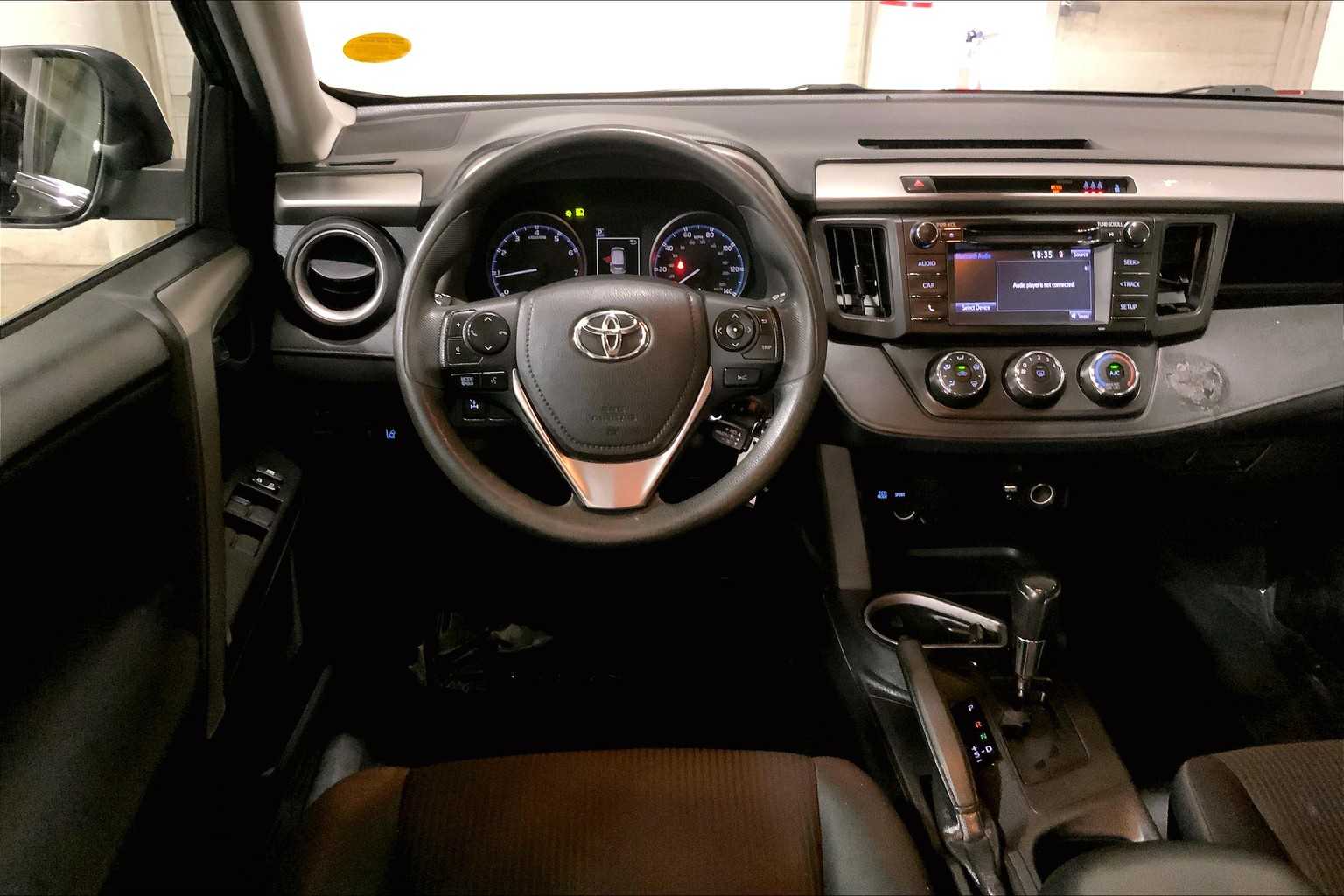 2017 Toyota RAV4 LE photo 4