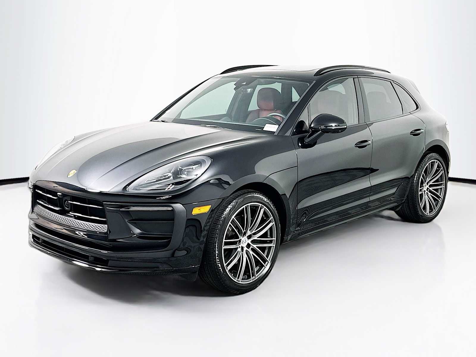 2025 Porsche Macan's photo
