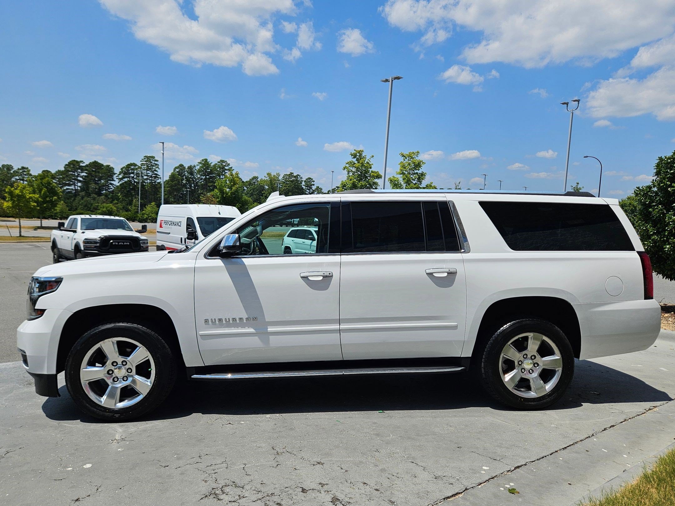 2020 Chevrolet Suburban Premier photo 4