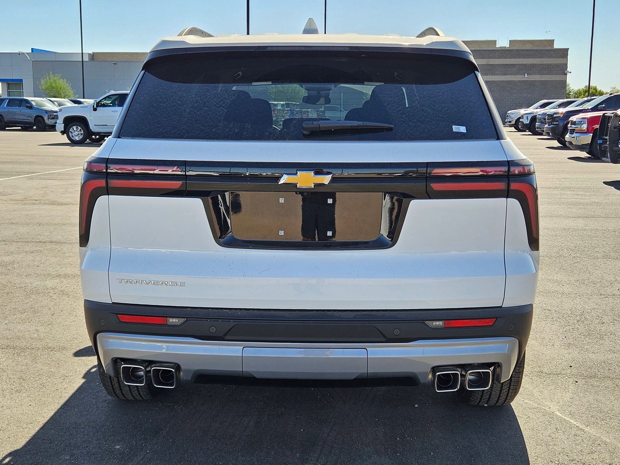 2025 Chevrolet Traverse photo 3