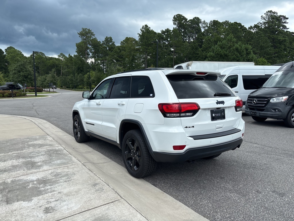 2020 Jeep Grand Cherokee Laredo Upland photo 2