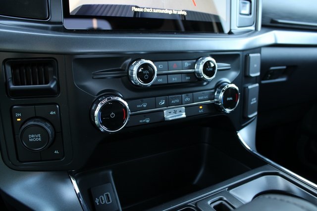 2025 Ford F-150 XLT photo 4