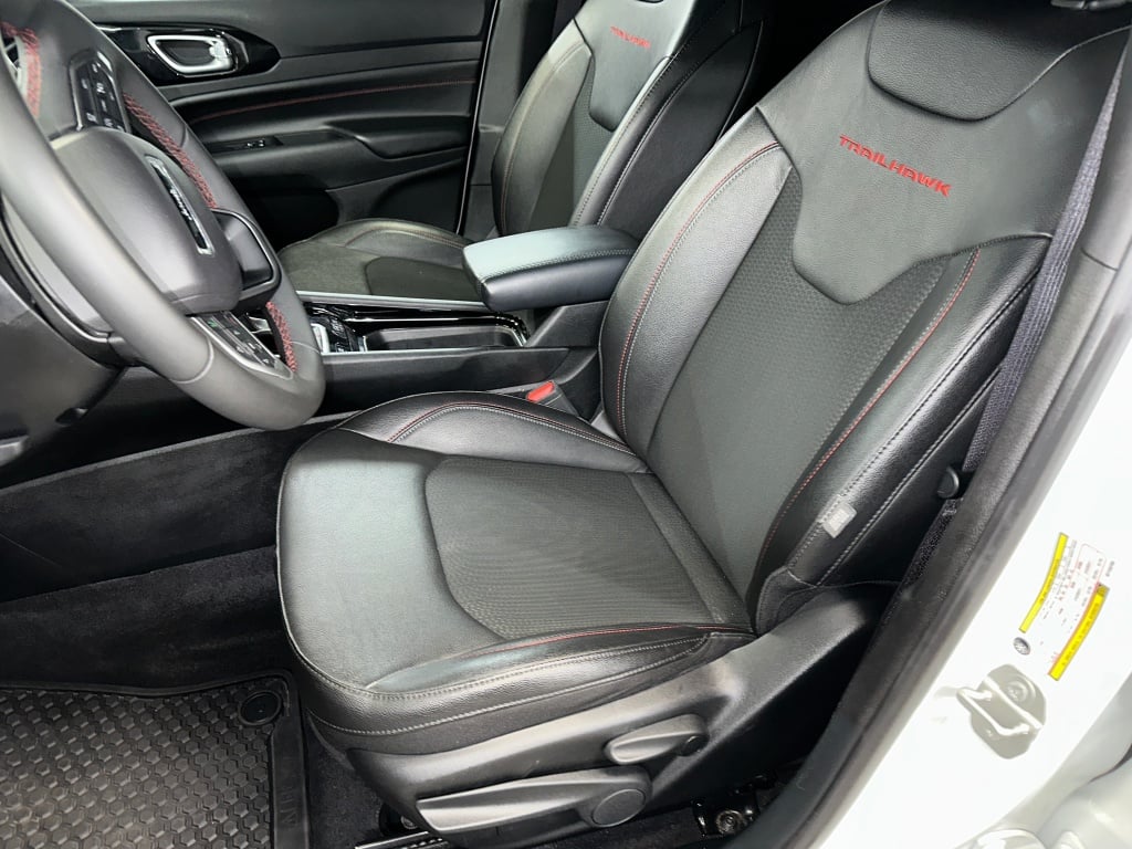 2024 Jeep Compass Trailhawk photo 2