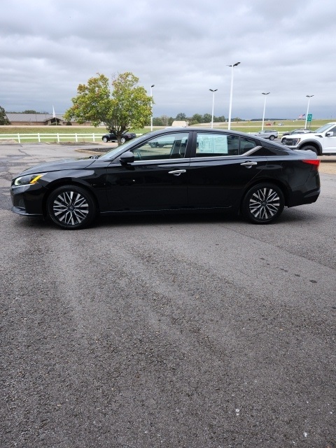 2024 Nissan Altima 2.5 SV photo 2