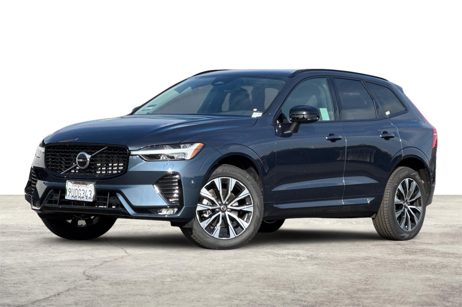 2025 Volvo XC60 Core's photo