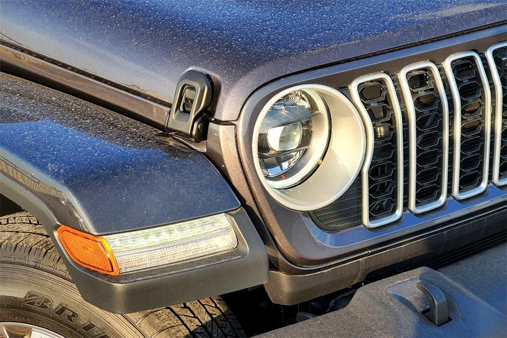 2025 Jeep Wrangler Sahara photo 2