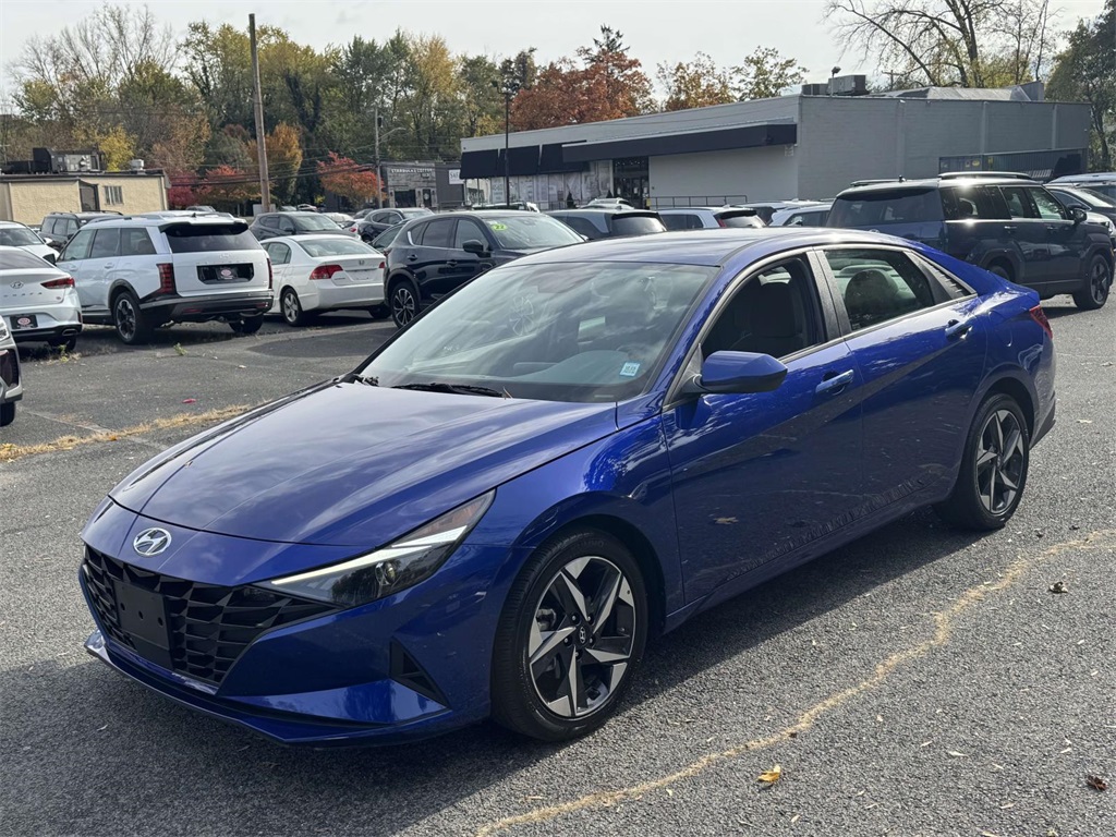 2023 Hyundai Elantra SEL Convenience photo 3