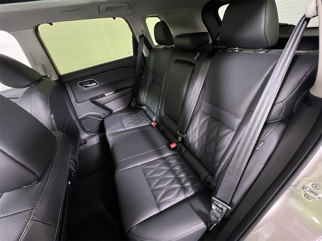 2026 Nissan Rogue Platinum photo 23