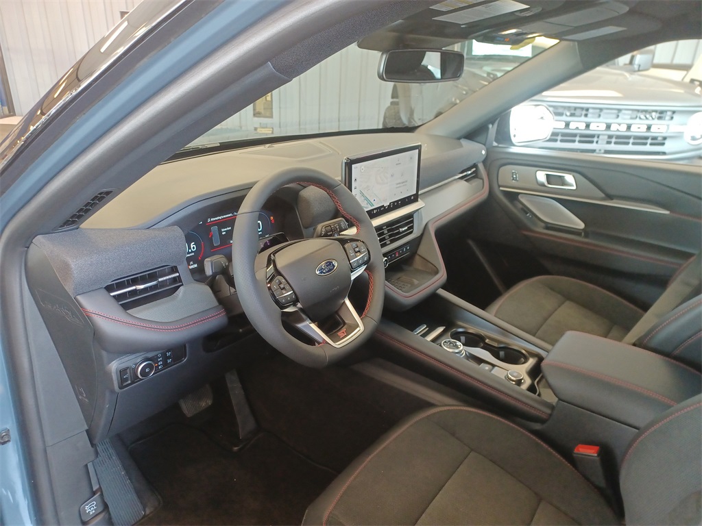 2025 Ford Explorer ST photo 11