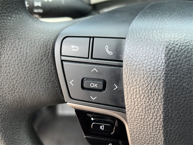 2025 Toyota Camry SE photo 24