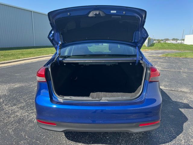 2017 Kia Forte LX Base photo 9