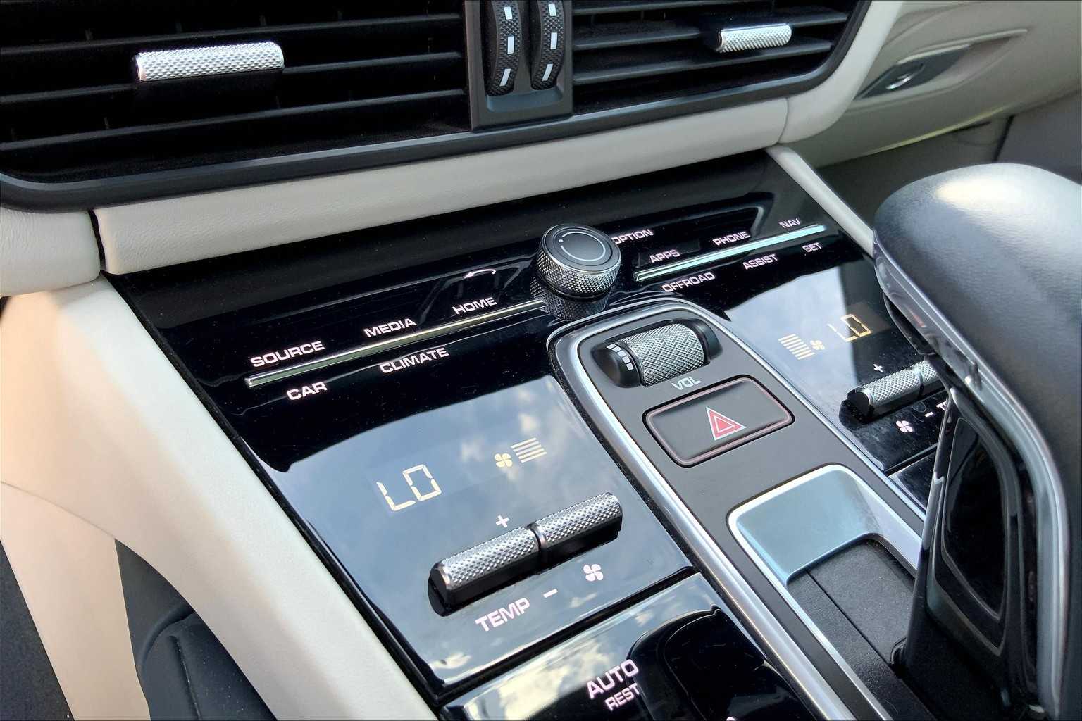 2022 Porsche Cayenne Base photo 30