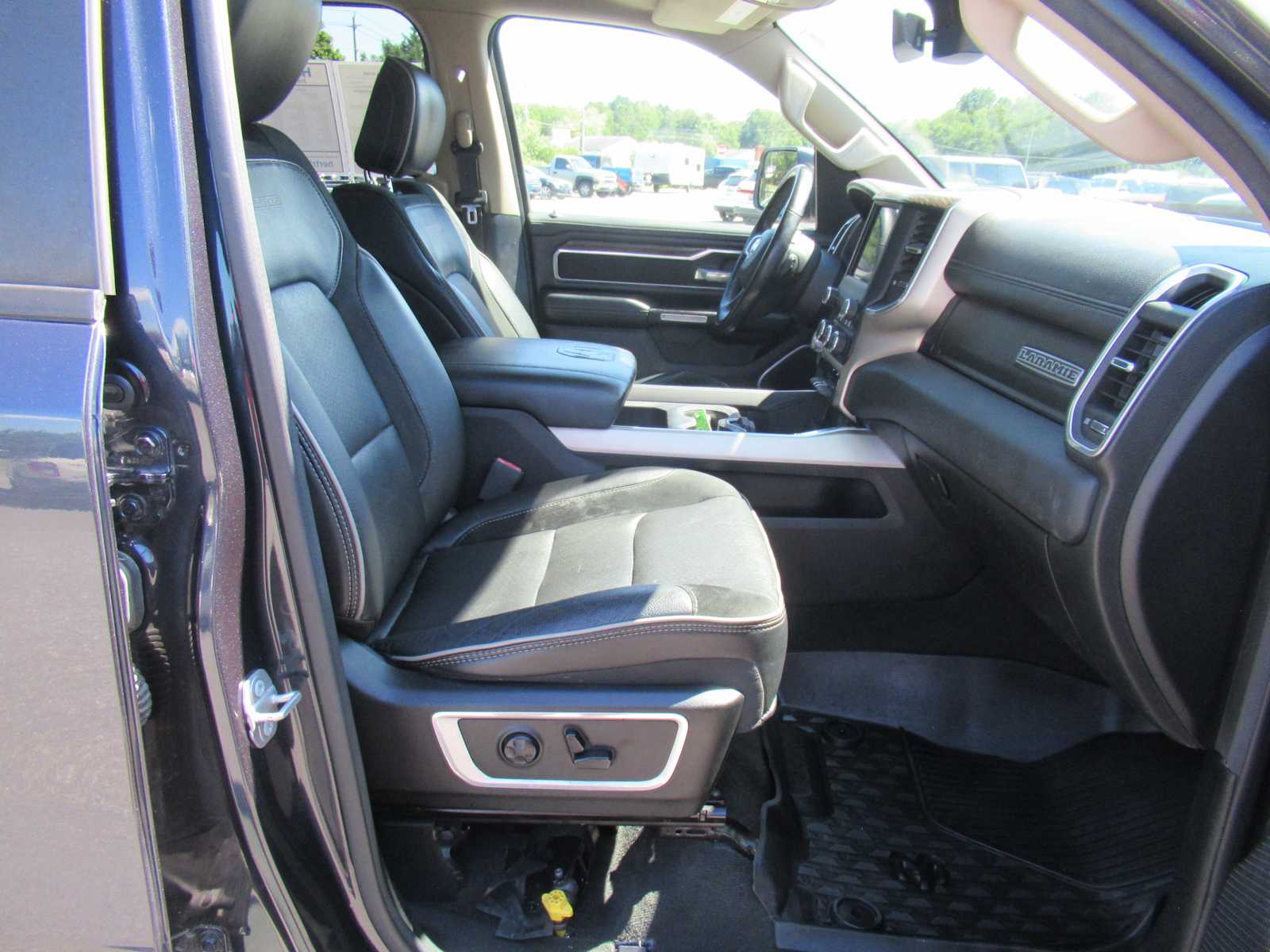 2020 Ram 1500 Laramie photo 14