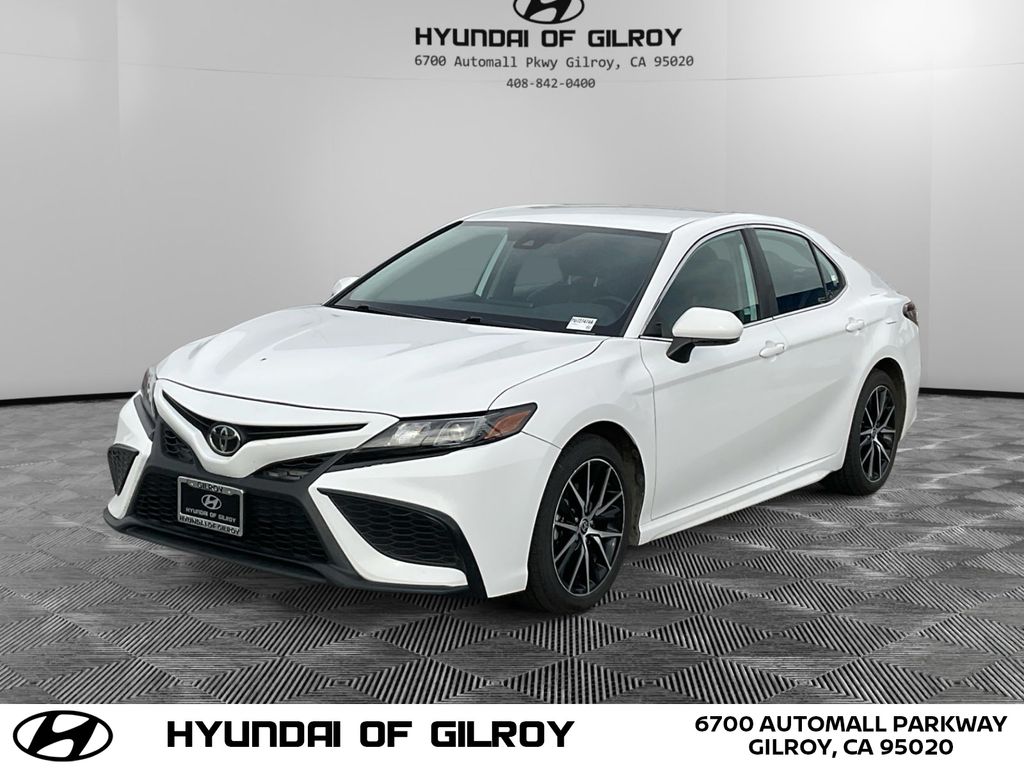 2023 Toyota Camry SE Nightshade's photo