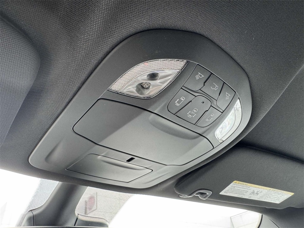 2025 Chrysler Pacifica photo 27