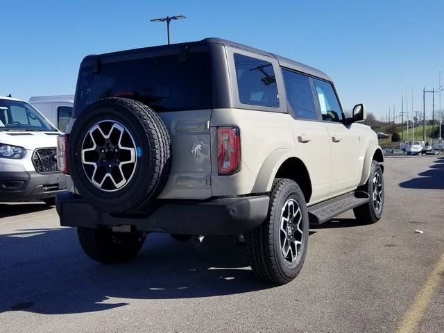 2025 Ford Bronco Outer Banks photo 4