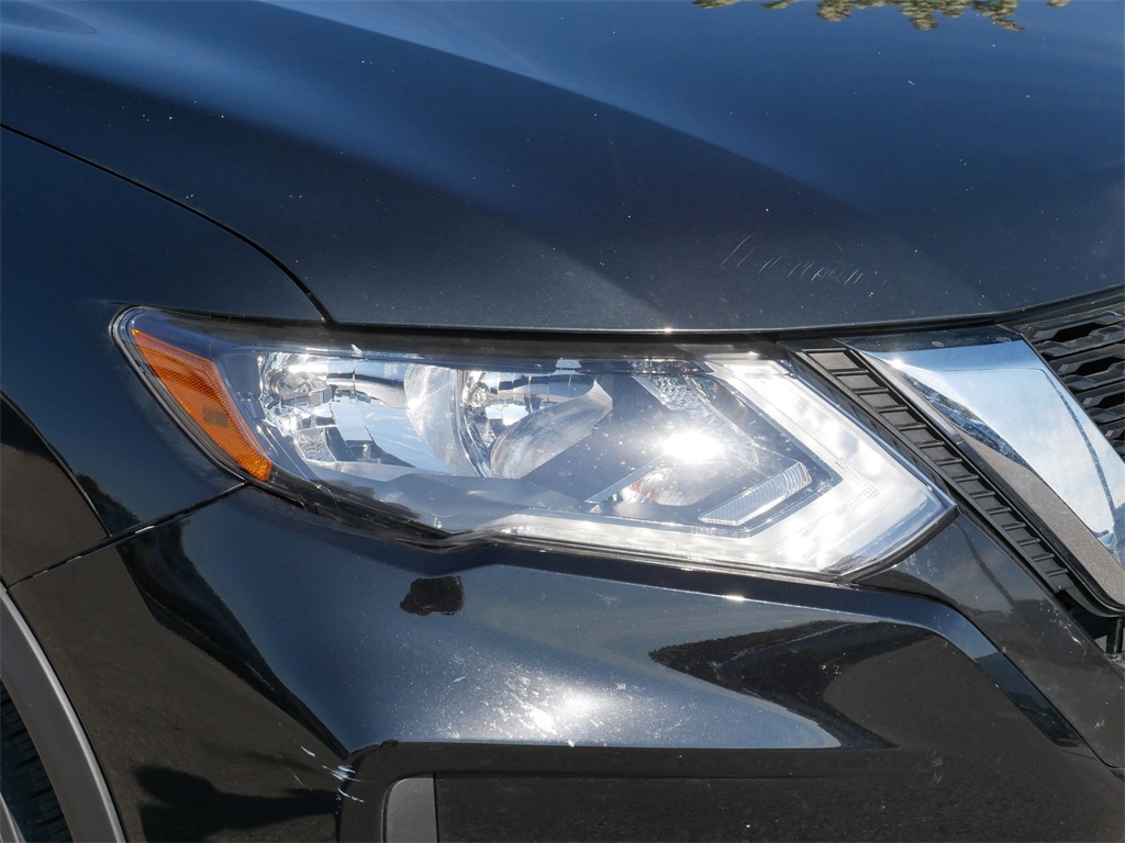 2017 Nissan Rogue SV photo 10